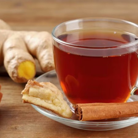 Xiao Han – Petit Froid (1er Hou) : Infusion de Gingembre Frais, Cannelle et Dattes Rouges : Réchauffe le Yang des Reins et Disperse le Froid Pénétrant