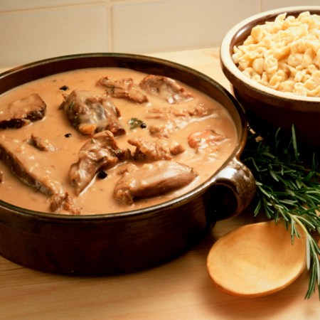 Xiao Han – Petit Froid (3e Hou) : Cerf aux Noix de Pécan, Graines de Sésame Noir et Cannelle : Tonifie Puissamment le Yang des Reins et Renforce l’Énergie Originelle Yuan Qi