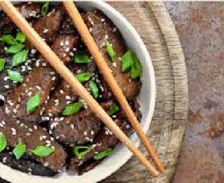 Da Han – Grand Froid (2e Hou) : Bœuf aux Graines de Sésame Noir, Noix Abondantes et Racine de Bardane : Consolide Profondément le Yang des Reins et Nourrit Intensément l’Essence Jing au Pic du Froid Extrême