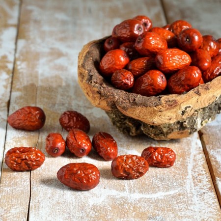 Da Han – Grand Froid (3e Hou) : Décoction de Jujubes Rouges, Châtaignes, Longanes et Réglisse : Nourrit Profondément le Sang et Accompagne le Retour Progressif du Yang